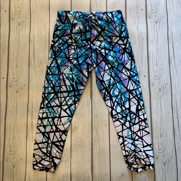 Calvin Klein Performance Capri Legging - Picture 6 of 11